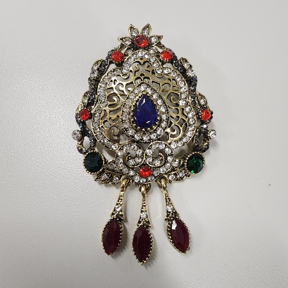 Vintage-style Baroque Rhinestone Brooch Pendant Filigree Palace Style Pin